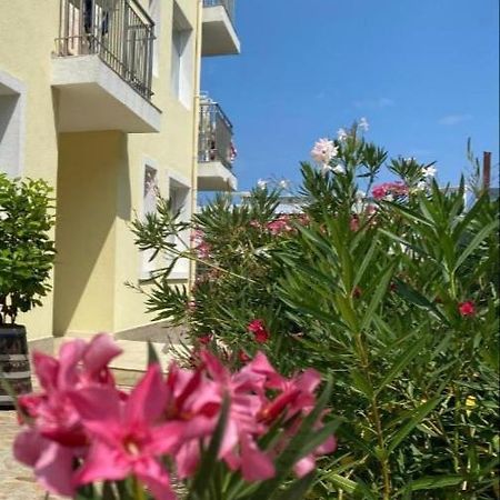 Byala Friendy Sea Apartaments Екстер'єр фото